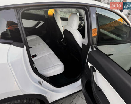 Белый Тесла Model Y, объемом двигателя 0 л и пробегом 51 тыс. км за 28500 $, фото 13 на Automoto.ua