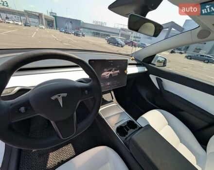 Белый Тесла Model Y, объемом двигателя 0 л и пробегом 39 тыс. км за 29500 $, фото 13 на Automoto.ua