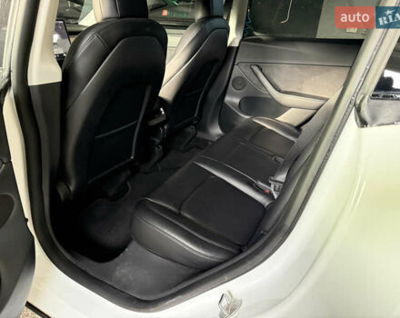 Белый Тесла Model Y, объемом двигателя 0 л и пробегом 50 тыс. км за 39900 $, фото 10 на Automoto.ua