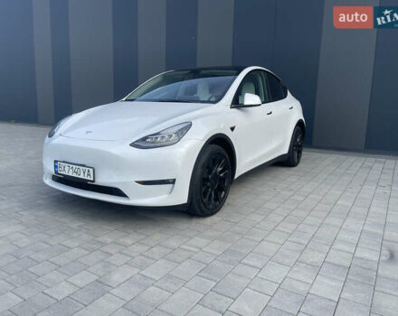 Белый Тесла Model Y, объемом двигателя 0 л и пробегом 38 тыс. км за 31000 $, фото 1 на Automoto.ua
