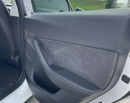 Белый Тесла Model Y, объемом двигателя 0 л и пробегом 76 тыс. км за 24900 $, фото 31 на Automoto.ua