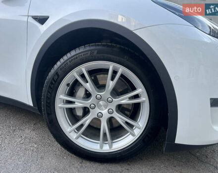 Белый Тесла Model Y, объемом двигателя 0 л и пробегом 17 тыс. км за 46000 $, фото 8 на Automoto.ua