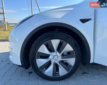 Белый Тесла Model Y, объемом двигателя 0 л и пробегом 12 тыс. км за 30500 $, фото 48 на Automoto.ua