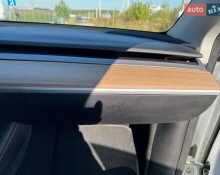Белый Тесла Model Y, объемом двигателя 0 л и пробегом 12 тыс. км за 30500 $, фото 44 на Automoto.ua