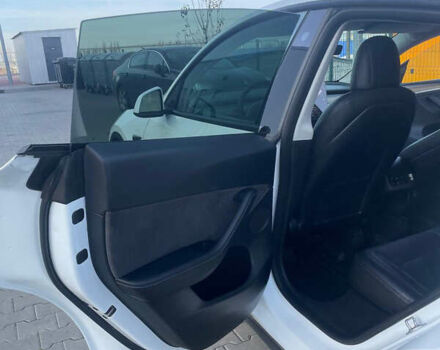 Білий Тесла Model Y, об'ємом двигуна 0 л та пробігом 60 тис. км за 24900 $, фото 26 на Automoto.ua