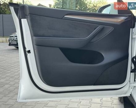 Белый Тесла Model Y, объемом двигателя 0 л и пробегом 42 тыс. км за 39900 $, фото 15 на Automoto.ua