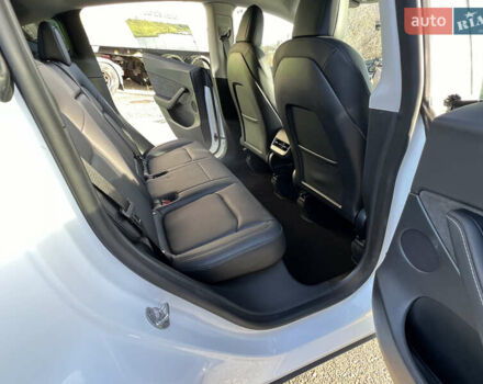 Білий Тесла Model Y, об'ємом двигуна 0 л та пробігом 12 тис. км за 24750 $, фото 45 на Automoto.ua