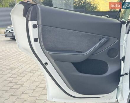 Белый Тесла Model Y, объемом двигателя 0 л и пробегом 42 тыс. км за 39900 $, фото 25 на Automoto.ua