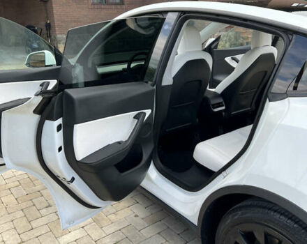 Тесла Model Y 2022 у Вінниці на Automoto.ua Білий Тесла Model Y, об'ємом двигуна 0 л та пробігом 43 тис. км за 28500 $, фото 14 на Automoto.ua