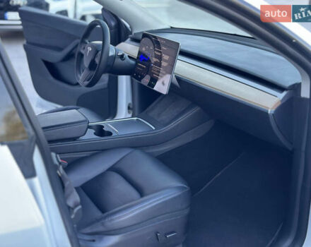 Белый Тесла Model Y, объемом двигателя 0 л и пробегом 55 тыс. км за 27999 $, фото 9 на Automoto.ua