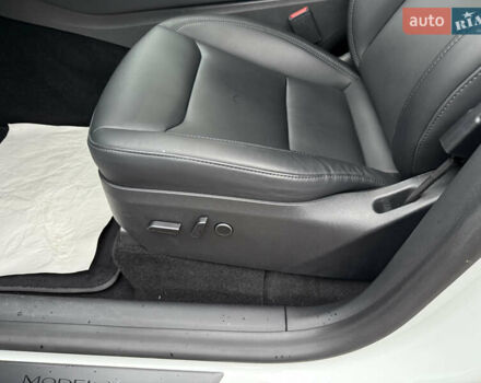 Белый Тесла Model Y, объемом двигателя 0 л и пробегом 53 тыс. км за 36700 $, фото 17 на Automoto.ua