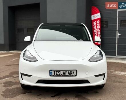 Білий Тесла Model Y, об'ємом двигуна 0 л та пробігом 60 тис. км за 28500 $, фото 2 на Automoto.ua