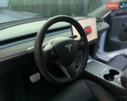 Белый Тесла Model Y, объемом двигателя 0 л и пробегом 59 тыс. км за 28950 $, фото 27 на Automoto.ua
