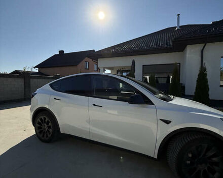 Тесла Model Y 2022 в Ровно на Automoto.ua Белый Тесла Model Y, объемом двигателя 0 л и пробегом 105 тыс. км за 27000 $, фото 5 на Automoto.ua