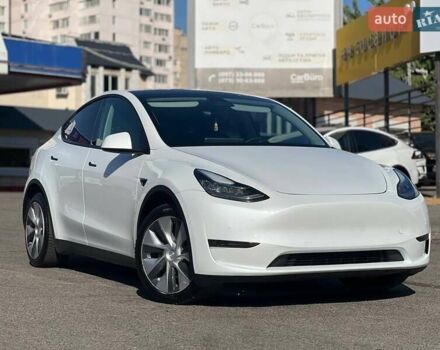 Белый Тесла Model Y, объемом двигателя 0 л и пробегом 31 тыс. км за 24999 $, фото 1 на Automoto.ua