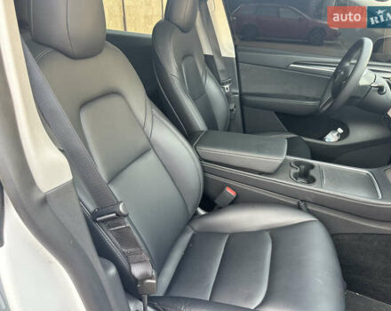 Белый Тесла Model Y, объемом двигателя 0 л и пробегом 50 тыс. км за 27700 $, фото 11 на Automoto.ua