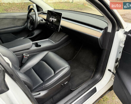 Белый Тесла Model Y, объемом двигателя 0 л и пробегом 50 тыс. км за 39900 $, фото 6 на Automoto.ua