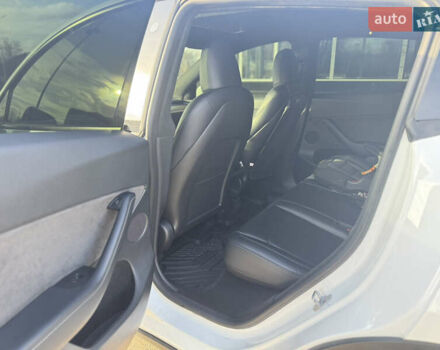 Білий Тесла Model Y, об'ємом двигуна 0 л та пробігом 53 тис. км за 28000 $, фото 16 на Automoto.ua