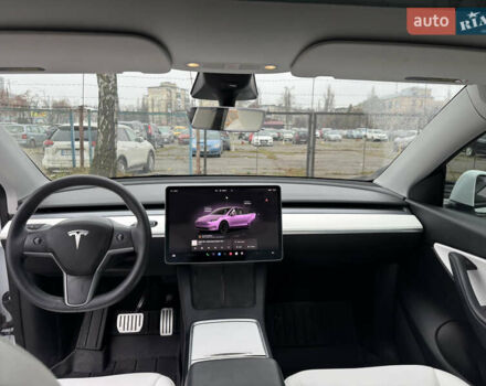 Білий Тесла Model Y, об'ємом двигуна 0 л та пробігом 83 тис. км за 26400 $, фото 20 на Automoto.ua