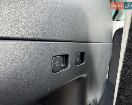 Білий Тесла Model Y, об'ємом двигуна 0 л та пробігом 62 тис. км за 27400 $, фото 32 на Automoto.ua