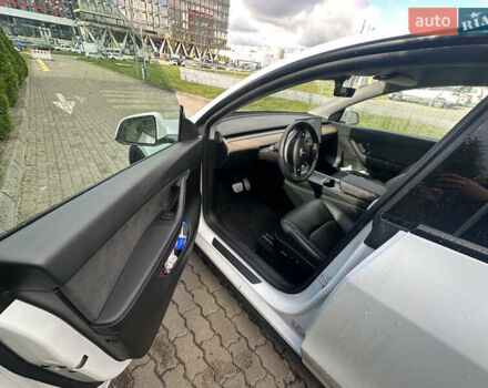 Білий Тесла Model Y, об'ємом двигуна 0 л та пробігом 5 тис. км за 25333 $, фото 13 на Automoto.ua