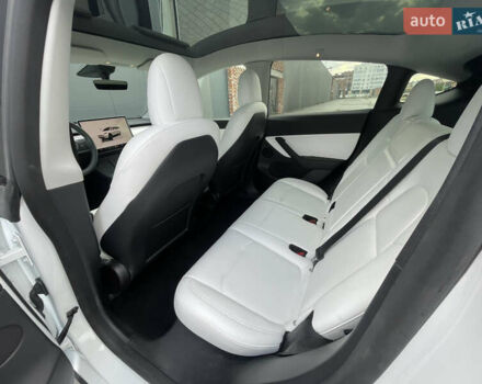 Белый Тесла Model Y, объемом двигателя 0 л и пробегом 38 тыс. км за 31000 $, фото 28 на Automoto.ua