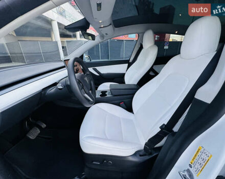 Белый Тесла Model Y, объемом двигателя 0 л и пробегом 47 тыс. км за 25900 $, фото 13 на Automoto.ua