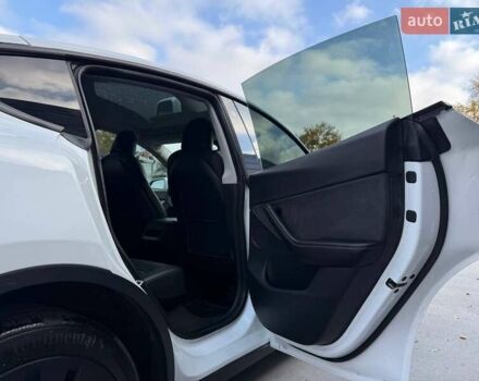 Тесла Model Y 2022 в Ровно на Automoto.ua Белый Тесла Model Y, объемом двигателя 0 л и пробегом 83 тыс. км за 22500 $, фото 48 на Automoto.ua