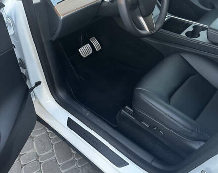 Белый Тесла Model Y, объемом двигателя 0 л и пробегом 80 тыс. км за 31500 $, фото 7 на Automoto.ua