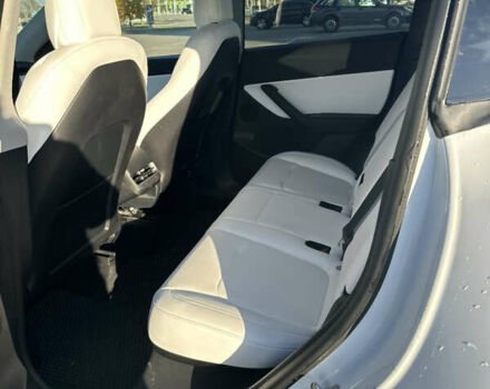 Белый Тесла Model Y, объемом двигателя 0 л и пробегом 61 тыс. км за 27000 $, фото 9 на Automoto.ua