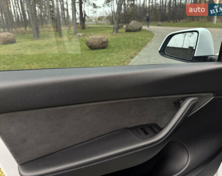 Белый Тесла Model Y, объемом двигателя 0 л и пробегом 74 тыс. км за 25700 $, фото 26 на Automoto.ua