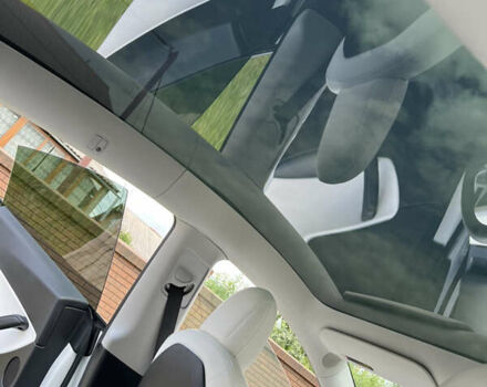 Тесла Model Y 2022 у Вінниці на Automoto.ua Білий Тесла Model Y, об'ємом двигуна 0 л та пробігом 43 тис. км за 28500 $, фото 23 на Automoto.ua