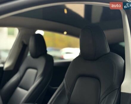Білий Тесла Model Y, об'ємом двигуна 0 л та пробігом 60 тис. км за 28500 $, фото 13 на Automoto.ua