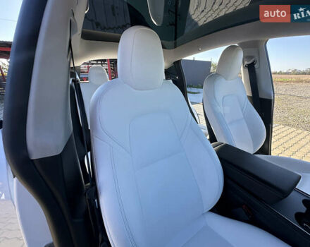Белый Тесла Model Y, объемом двигателя 0 л и пробегом 55 тыс. км за 36800 $, фото 18 на Automoto.ua