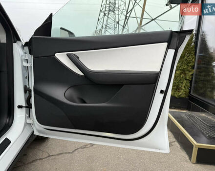 Белый Тесла Model Y, объемом двигателя 0 л и пробегом 25 тыс. км за 29900 $, фото 22 на Automoto.ua