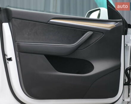 Тесла Model Y 2022 у Мукачеве на Automoto.ua Білий Тесла Model Y, об'ємом двигуна 0 л та пробігом 17 тис. км за 46500 $, фото 21 на Automoto.ua