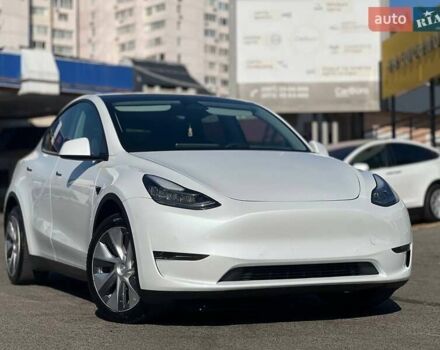 Белый Тесла Model Y, объемом двигателя 0 л и пробегом 31 тыс. км за 24999 $, фото 2 на Automoto.ua