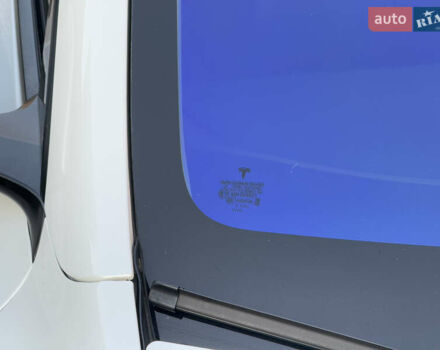Белый Тесла Model Y, объемом двигателя 0 л и пробегом 59 тыс. км за 30500 $, фото 21 на Automoto.ua