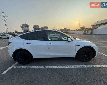 Белый Тесла Model Y, объемом двигателя 0 л и пробегом 79 тыс. км за 28000 $, фото 1 на Automoto.ua