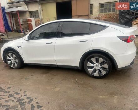 Білий Тесла Model Y, об'ємом двигуна 0 л та пробігом 130 тис. км за 25800 $, фото 2 на Automoto.ua