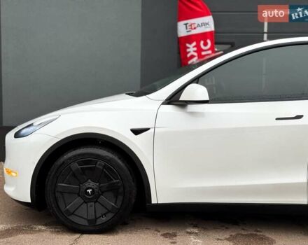 Білий Тесла Model Y, об'ємом двигуна 0 л та пробігом 60 тис. км за 28500 $, фото 4 на Automoto.ua