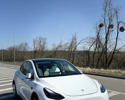 Белый Тесла Model Y, объемом двигателя 0 л и пробегом 35 тыс. км за 33000 $, фото 1 на Automoto.ua