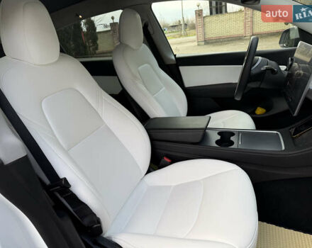 Белый Тесла Model Y, объемом двигателя 0 л и пробегом 129 тыс. км за 27400 $, фото 20 на Automoto.ua