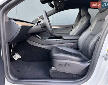 Белый Тесла Model Y, объемом двигателя 0 л и пробегом 42 тыс. км за 39900 $, фото 17 на Automoto.ua