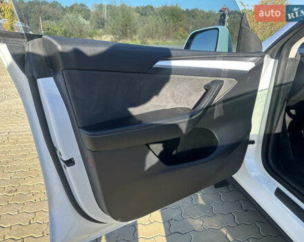 Белый Тесла Model Y, объемом двигателя 0 л и пробегом 55 тыс. км за 36800 $, фото 11 на Automoto.ua