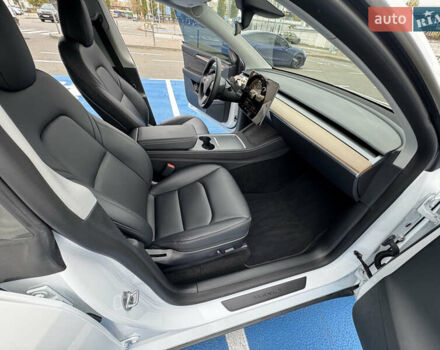 Белый Тесла Model Y, объемом двигателя 0 л и пробегом 68 тыс. км за 35000 $, фото 19 на Automoto.ua