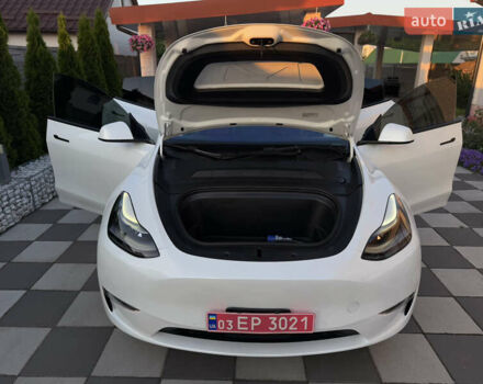 Белый Тесла Model Y, объемом двигателя 0 л и пробегом 59 тыс. км за 30500 $, фото 56 на Automoto.ua