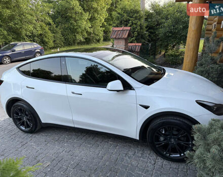 Белый Тесла Model Y, объемом двигателя 0 л и пробегом 81 тыс. км за 25900 $, фото 46 на Automoto.ua
