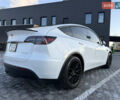 Белый Тесла Model Y, объемом двигателя 0 л и пробегом 45 тыс. км за 29999 $, фото 1 на Automoto.ua