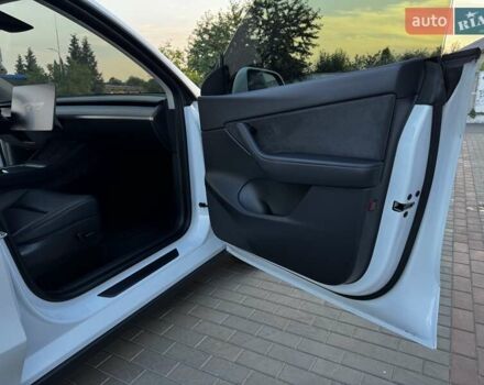 Белый Тесла Model Y, объемом двигателя 0 л и пробегом 59 тыс. км за 28800 $, фото 33 на Automoto.ua